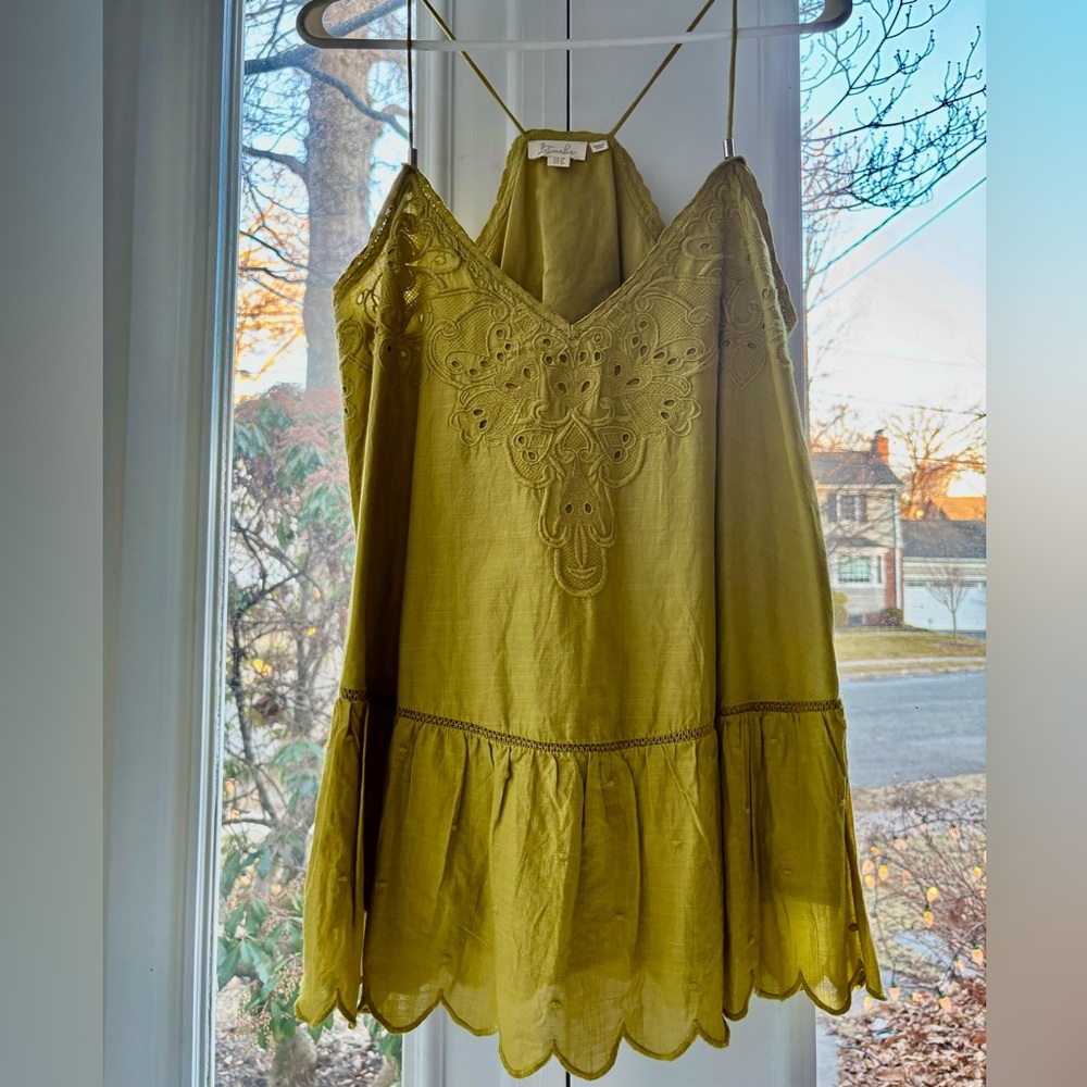 LIKE NEW Chartreuse Embroidered Women's Top from Anthropologie - size 6